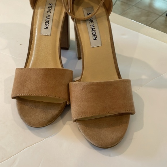 Steve Madden Kaylyn tan Nubuck ankle strap block nude heels in size size 8 - Picture 4 of 5